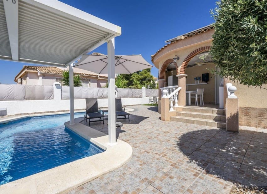 3 sovrum Villa till salu i Valle del Sol med pool garage - 250 000 € (Ref: 9985651)