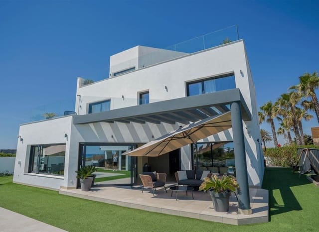 4 soverom Villa til salgs i La Manga del Mar Menor med svømmebasseng garasje - € 2 150 000 (Ref: 9985764)