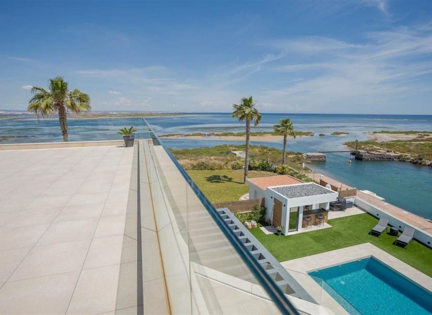 4 soverom Villa til salgs i La Manga del Mar Menor med svømmebasseng garasje - € 2 150 000 (Ref: 9985764)