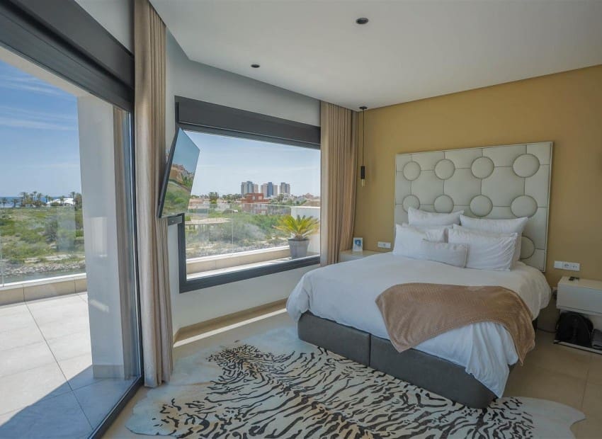 4 soverom Villa til salgs i La Manga del Mar Menor med svømmebasseng garasje - € 2 150 000 (Ref: 9985764)