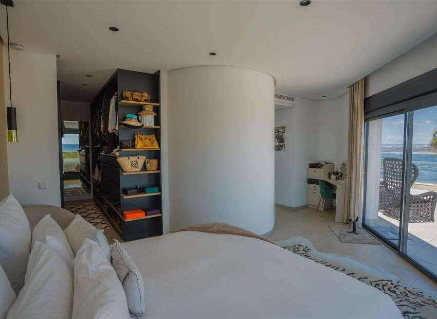 4 soverom Villa til salgs i La Manga del Mar Menor med svømmebasseng garasje - € 2 150 000 (Ref: 9985764)