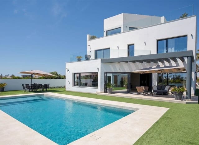 4 soverom Villa til salgs i La Manga del Mar Menor med svømmebasseng garasje - € 2 150 000 (Ref: 9985764)