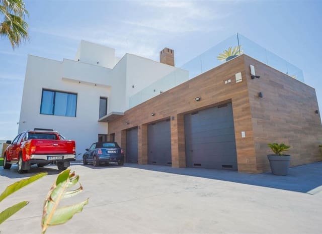 4 soverom Villa til salgs i La Manga del Mar Menor med svømmebasseng garasje - € 2 150 000 (Ref: 9985764)