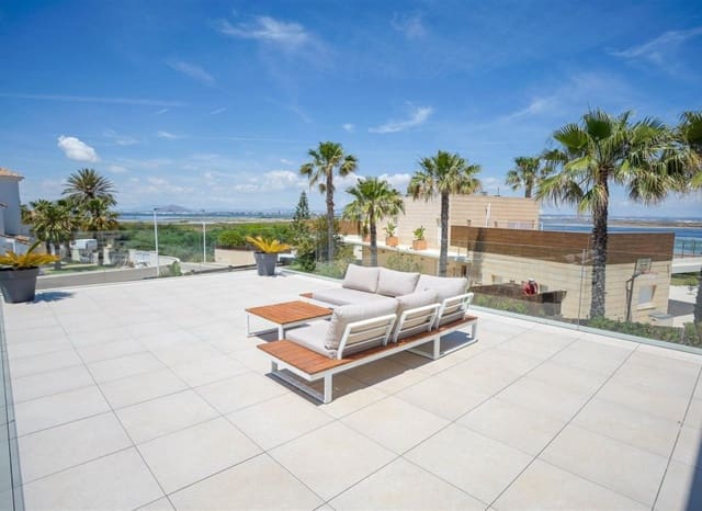 4 soverom Villa til salgs i La Manga del Mar Menor med svømmebasseng garasje - € 2 150 000 (Ref: 9985764)