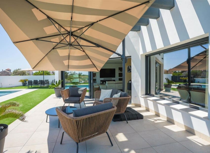 4 soverom Villa til salgs i La Manga del Mar Menor med svømmebasseng garasje - € 2 150 000 (Ref: 9985764)