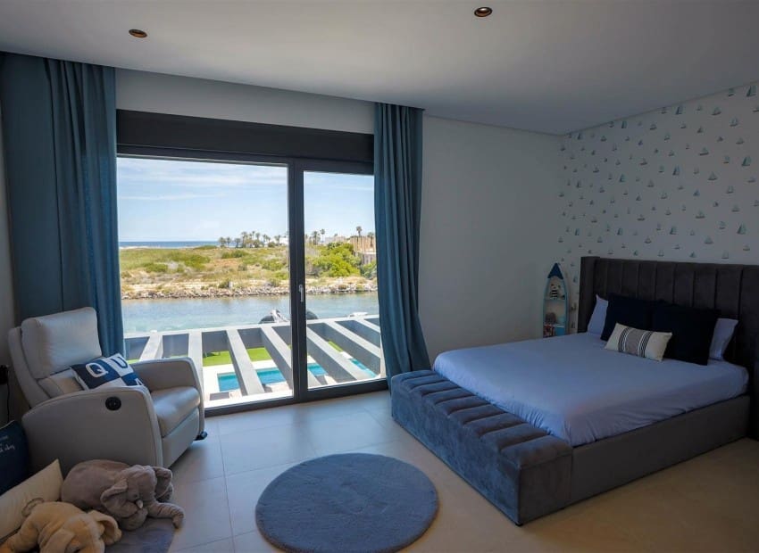 4 soverom Villa til salgs i La Manga del Mar Menor med svømmebasseng garasje - € 2 150 000 (Ref: 9985764)