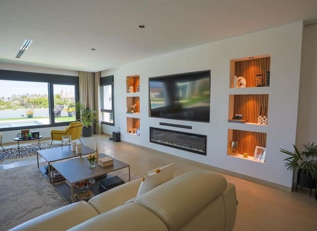 4 sypialnia Willa na sprzedaż w La Manga del Mar Menor z basenem garażem - 2 150 000 € (Ref: 9985764)