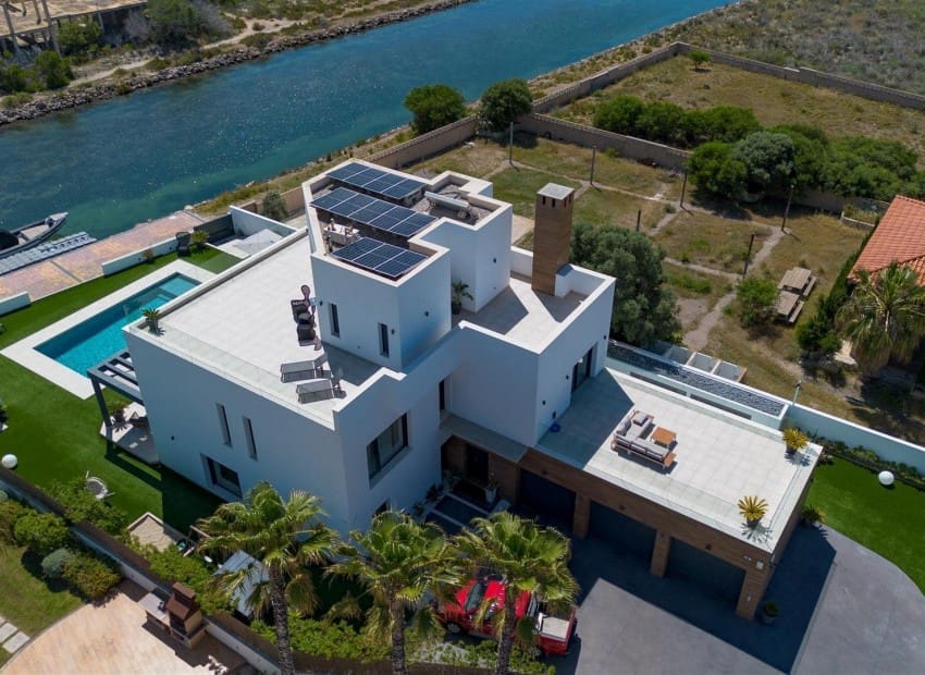 4 soverom Villa til salgs i La Manga del Mar Menor med svømmebasseng garasje - € 2 150 000 (Ref: 9985764)
