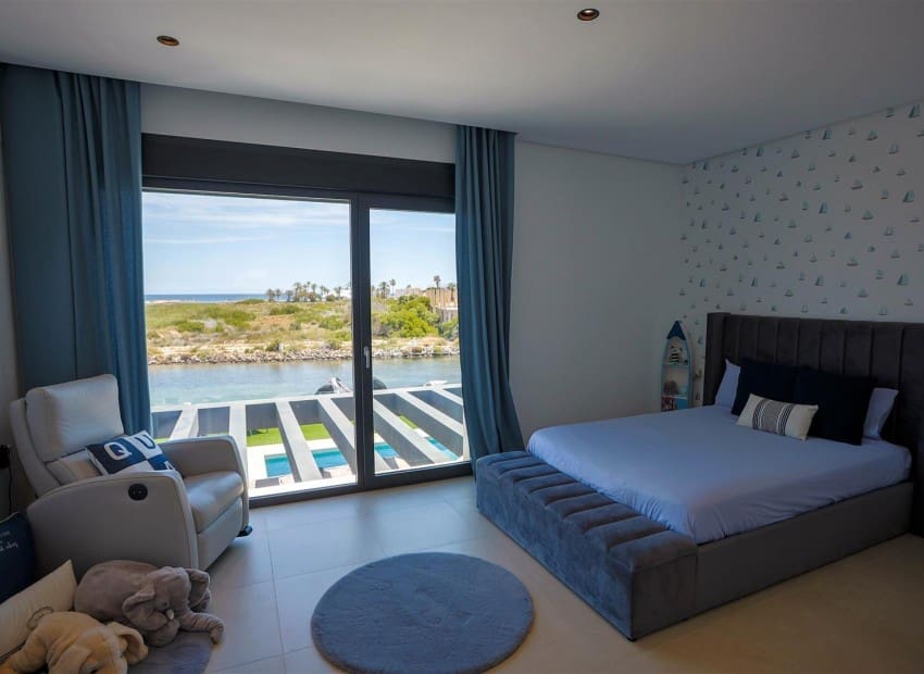4 bedroom Villa for sale in La Manga del Mar Menor with pool garage - € 2,150,000 (Ref: 9985764)