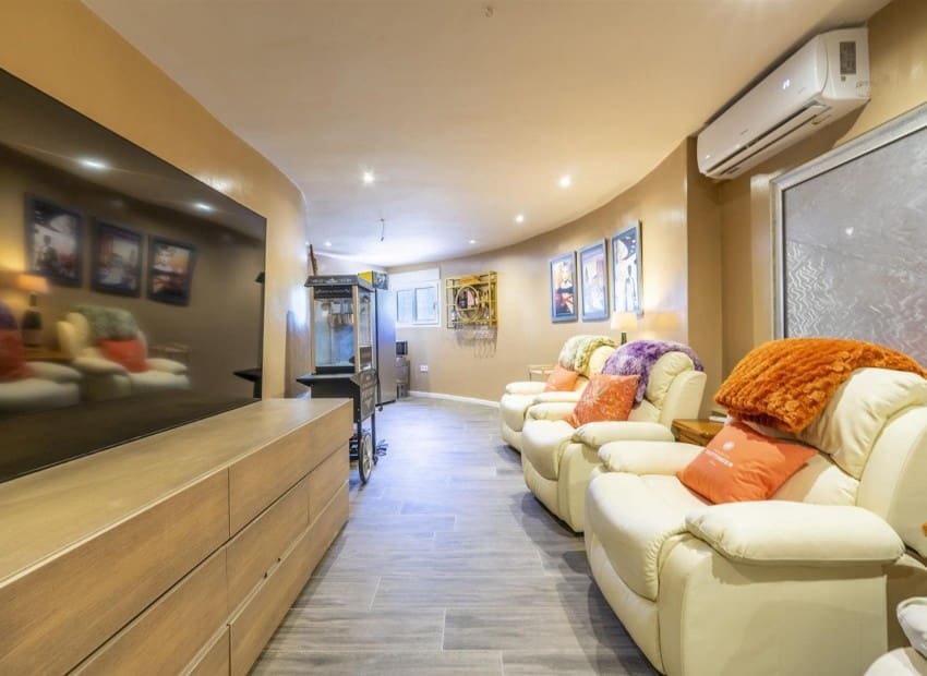 6 sypialnia Willa na sprzedaż w La Manga del Mar Menor z basenem garażem - 1 250 000 € (Ref: 9985766)