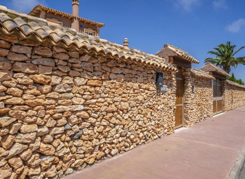 6 sypialnia Willa na sprzedaż w La Manga del Mar Menor z basenem garażem - 1 250 000 € (Ref: 9985766)