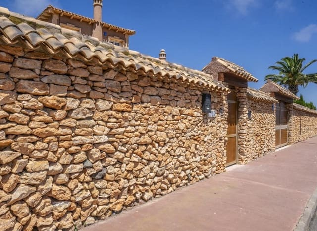 6 soverom Villa til salgs i La Manga del Mar Menor med svømmebasseng garasje - € 1 250 000 (Ref: 9985766)