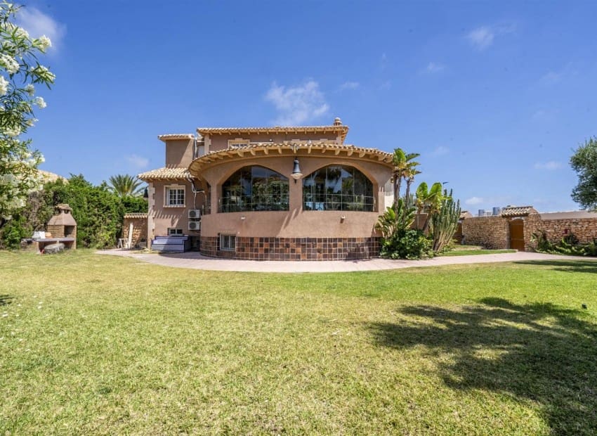 6 sypialnia Willa na sprzedaż w La Manga del Mar Menor z basenem garażem - 1 250 000 € (Ref: 9985766)