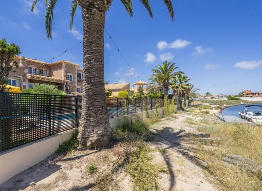 6 sypialnia Willa na sprzedaż w La Manga del Mar Menor z basenem garażem - 1 250 000 € (Ref: 9985766)