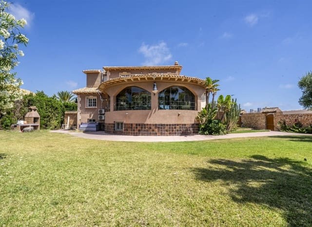 6 soverom Villa til salgs i La Manga del Mar Menor med svømmebasseng garasje - € 1 250 000 (Ref: 9985766)
