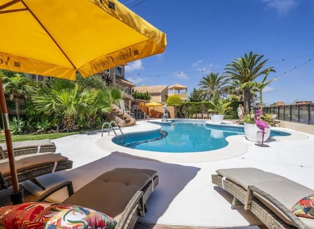 6 soverom Villa til salgs i La Manga del Mar Menor med svømmebasseng garasje - € 1 250 000 (Ref: 9985766)