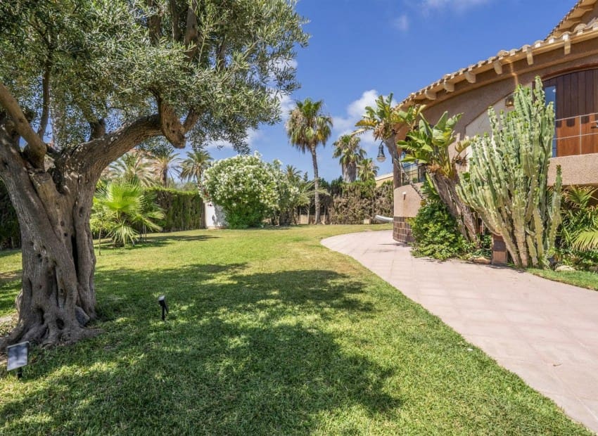6 sypialnia Willa na sprzedaż w La Manga del Mar Menor z basenem garażem - 1 250 000 € (Ref: 9985766)