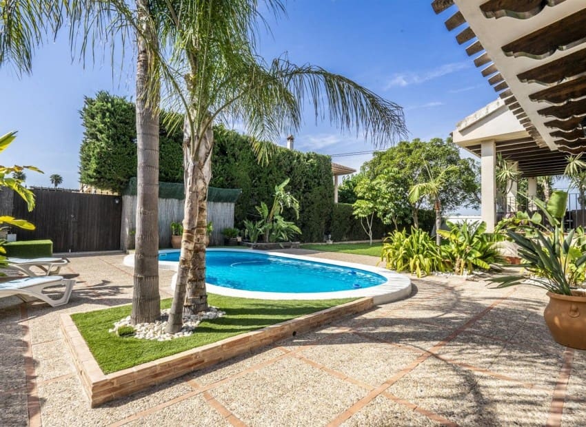 4 bedroom Villa for sale in Beniel with pool garage - € 595,000 (Ref: 9985768)