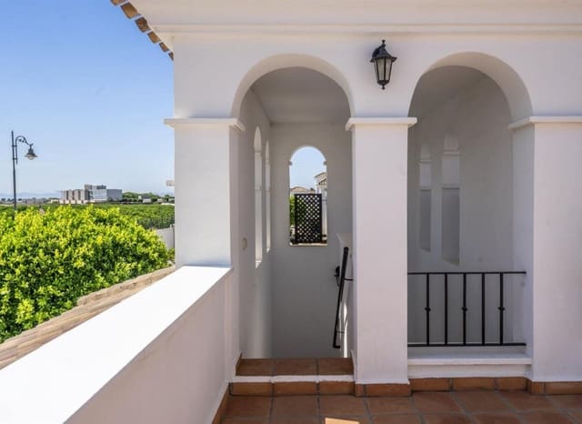 Chalet de 2 habitaciones en La Torre Golf Resort, Torre-Pacheco en venta con piscina garaje - 310.000 € (Ref: 9985770)