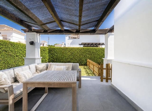 Chalet de 2 habitaciones en La Torre Golf Resort, Torre-Pacheco en venta con piscina garaje - 310.000 € (Ref: 9985770)