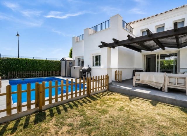 Chalet de 2 habitaciones en La Torre Golf Resort, Torre-Pacheco en venta con piscina garaje - 310.000 € (Ref: 9985770)