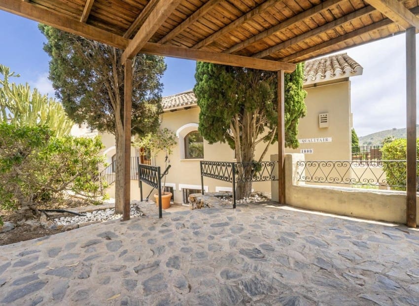 4 bedroom Villa for sale in La Manga Club with pool garage - € 3,219,748 (Ref: 9985771)