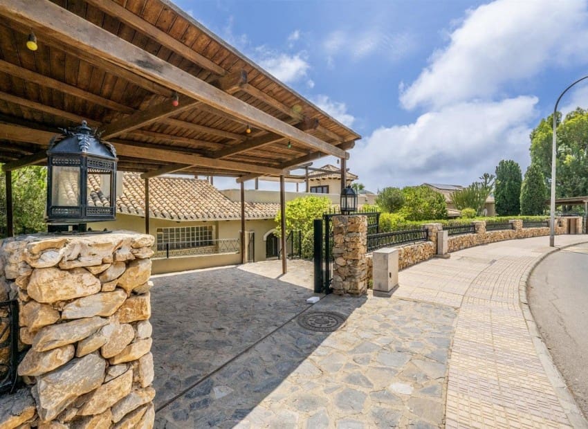 4 bedroom Villa for sale in La Manga Club with pool garage - € 3,219,748 (Ref: 9985771)