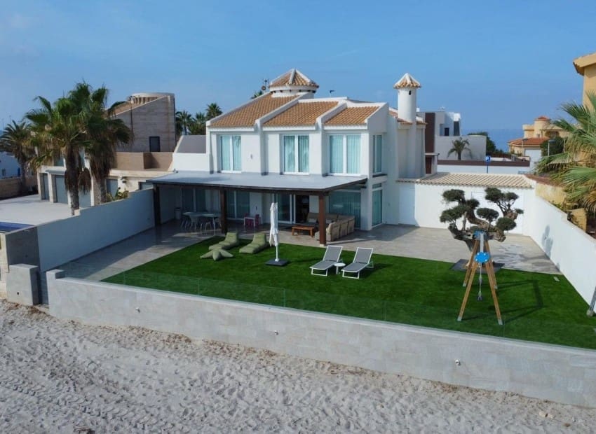 3 soverom Villa til salgs i La Manga del Mar Menor med garasje - € 1 650 000 (Ref: 9986117)