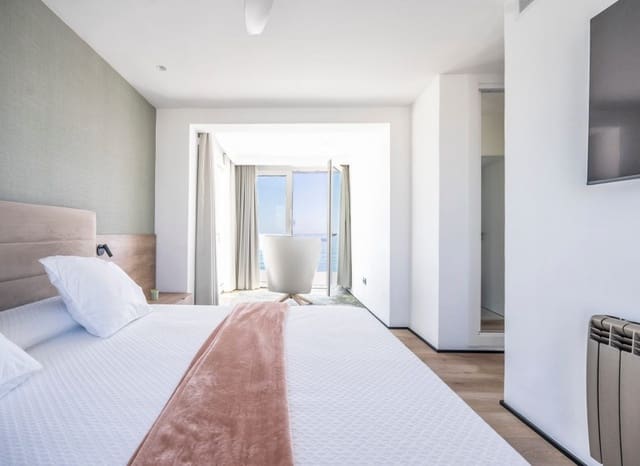 3 soverom Villa til salgs i La Manga del Mar Menor med garasje - € 1 650 000 (Ref: 9986117)