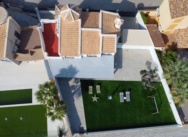 3 soverom Villa til salgs i La Manga del Mar Menor med garasje - € 1 650 000 (Ref: 9986117)