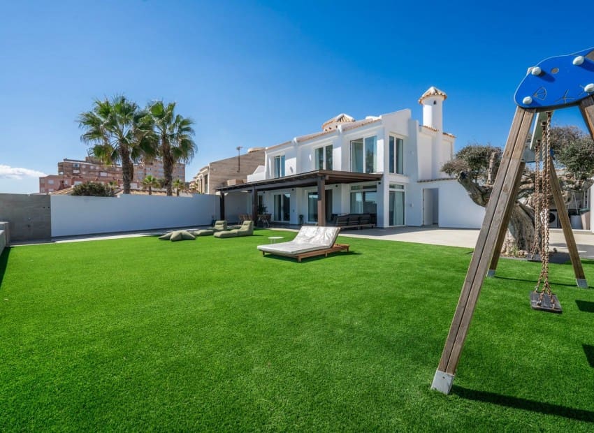 3 soverom Villa til salgs i La Manga del Mar Menor med garasje - € 1 650 000 (Ref: 9986117)