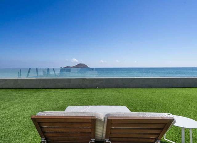 3 bedroom Villa for sale in La Manga del Mar Menor - € 1,650,000 (Ref: 9986117)