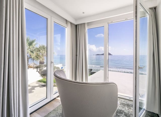 3 bedroom Villa for sale in La Manga del Mar Menor - € 1,650,000 (Ref: 9986117)