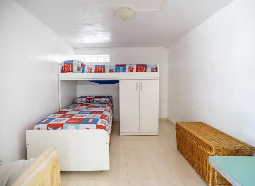 5 makuuhuone Huvila myytävänä paikassa Isla Plana - 875 000 € (Ref: 9986119)