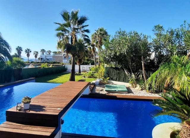 5 soverom Villa til salgs i La Manga del Mar Menor med svømmebasseng - € 685 000 (Ref: 9986121)