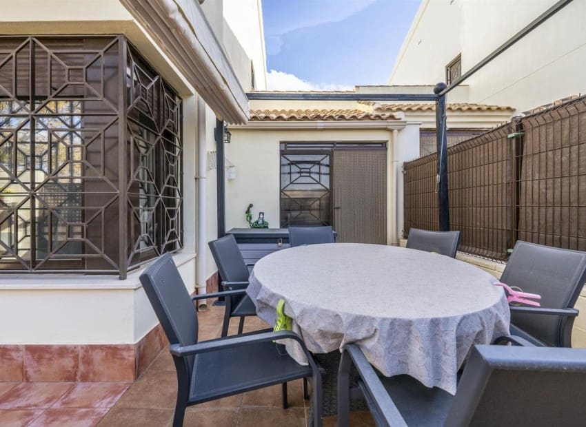 3 slaapkamer Huis te koop in San Cayetano met zwembad garage - € 185.000 (Ref: 9986177)