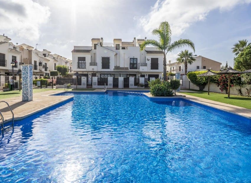 3 slaapkamer Huis te koop in San Cayetano met zwembad garage - € 185.000 (Ref: 9986177)