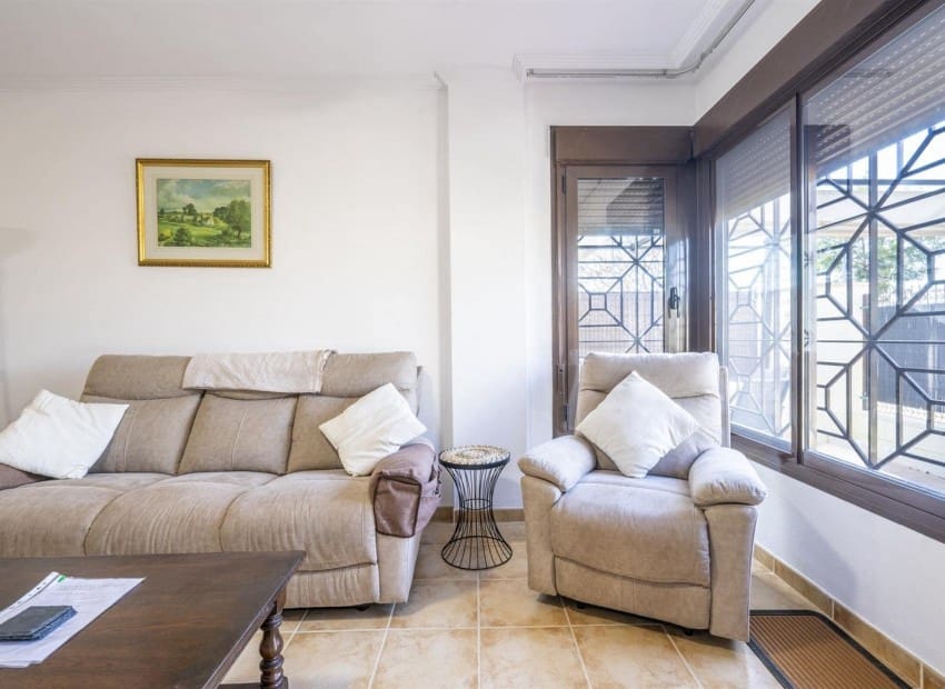 3 slaapkamer Huis te koop in San Cayetano met zwembad garage - € 185.000 (Ref: 9986177)