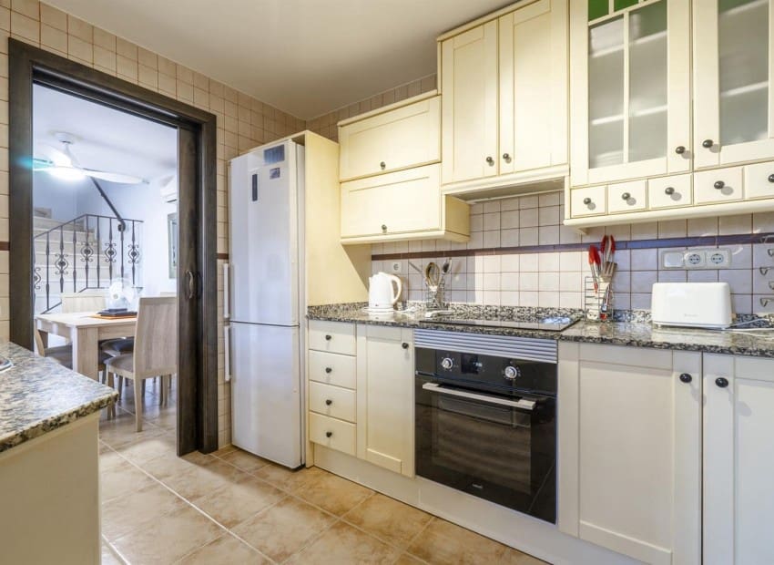 3 slaapkamer Huis te koop in San Cayetano met zwembad garage - € 185.000 (Ref: 9986177)
