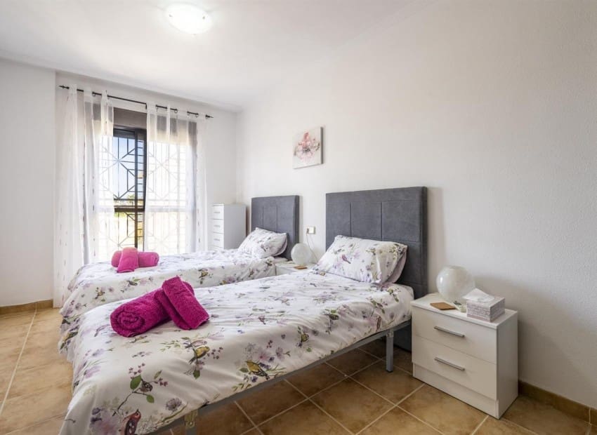 3 slaapkamer Huis te koop in San Cayetano met zwembad garage - € 185.000 (Ref: 9986177)
