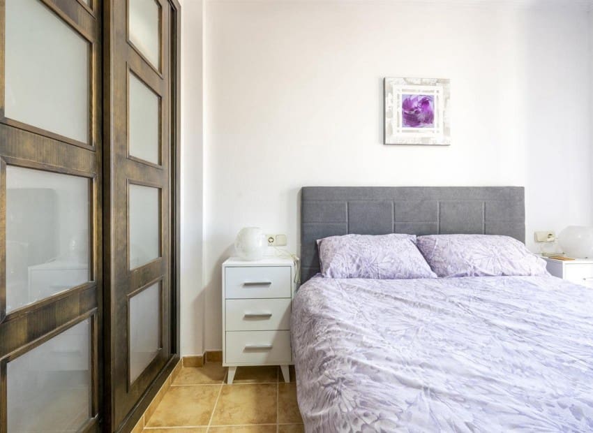 3 slaapkamer Huis te koop in San Cayetano met zwembad garage - € 185.000 (Ref: 9986177)