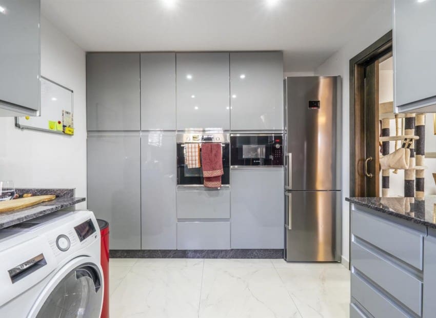 3 slaapkamer Huis te koop in San Cayetano met zwembad garage - € 195.000 (Ref: 9986230)