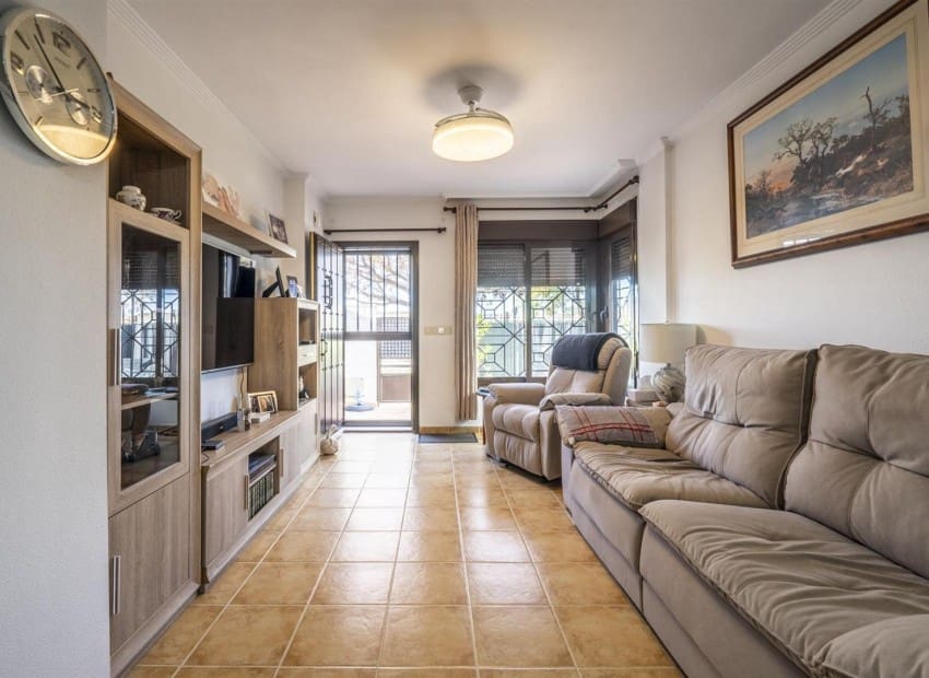 3 slaapkamer Huis te koop in San Cayetano met zwembad garage - € 195.000 (Ref: 9986230)