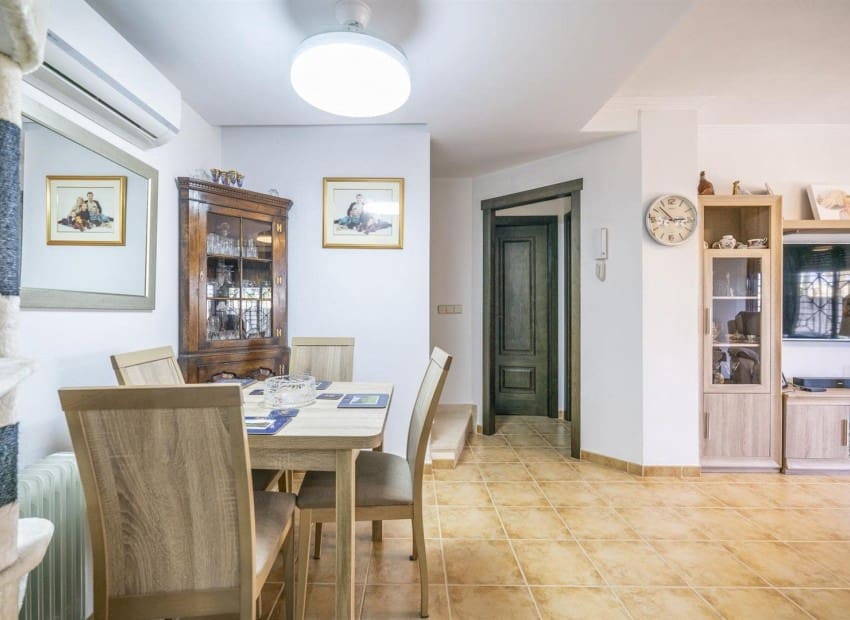 3 slaapkamer Huis te koop in San Cayetano met zwembad garage - € 195.000 (Ref: 9986230)