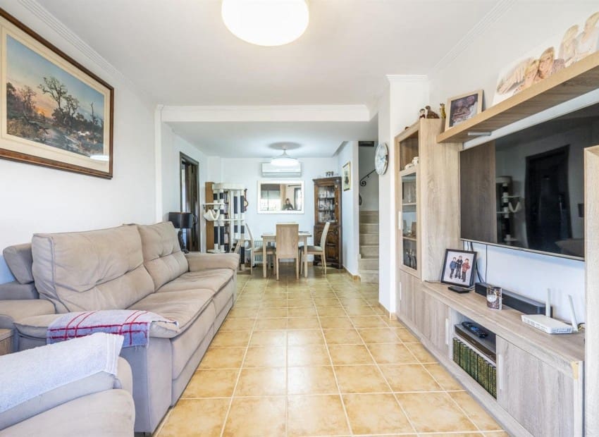 3 slaapkamer Huis te koop in San Cayetano met zwembad garage - € 195.000 (Ref: 9986230)