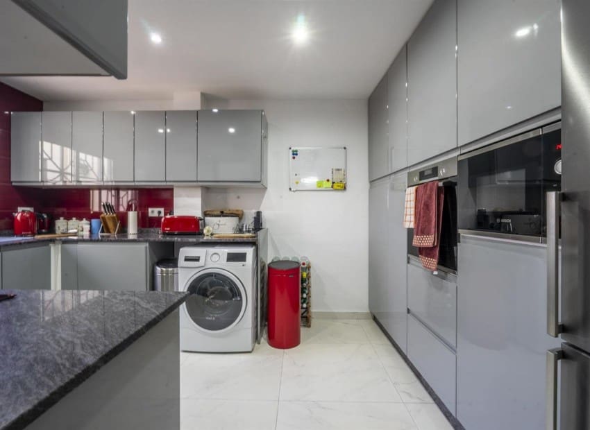 3 slaapkamer Huis te koop in San Cayetano met zwembad garage - € 195.000 (Ref: 9986230)