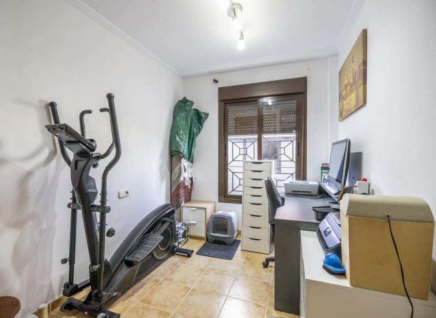 3 slaapkamer Huis te koop in San Cayetano met zwembad garage - € 195.000 (Ref: 9986230)