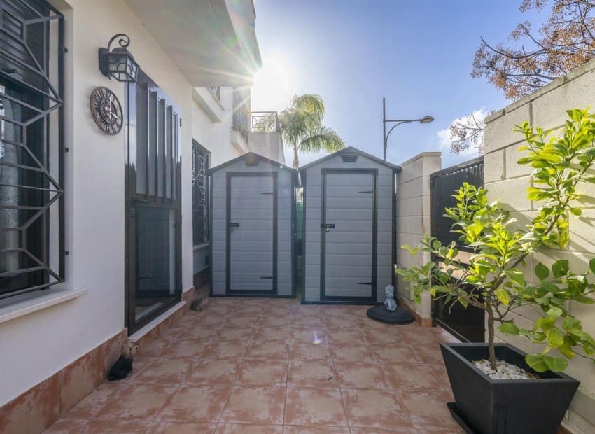 3 slaapkamer Huis te koop in San Cayetano met zwembad garage - € 195.000 (Ref: 9986230)
