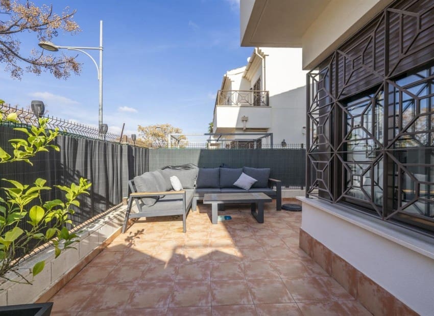 3 slaapkamer Huis te koop in San Cayetano met zwembad garage - € 195.000 (Ref: 9986230)