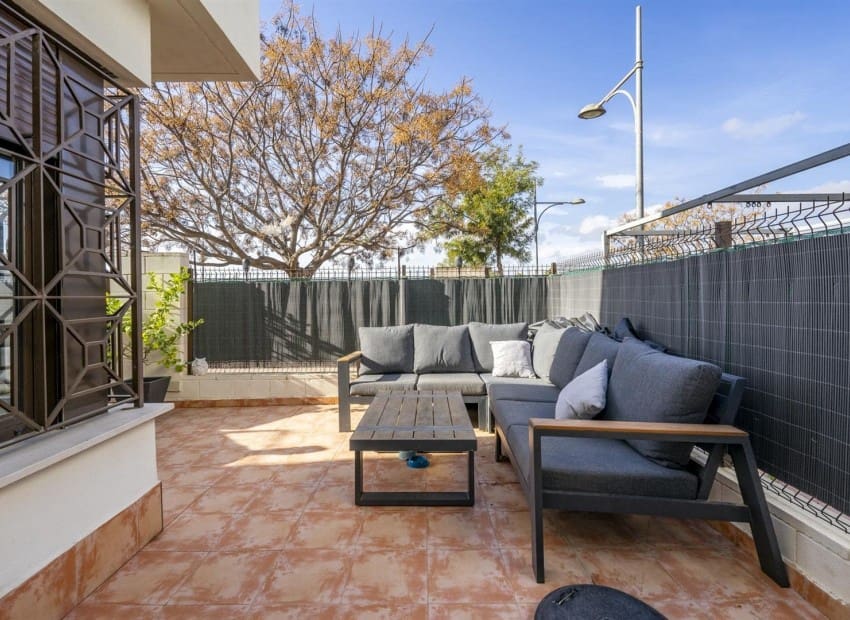 3 slaapkamer Huis te koop in San Cayetano met zwembad garage - € 195.000 (Ref: 9986230)